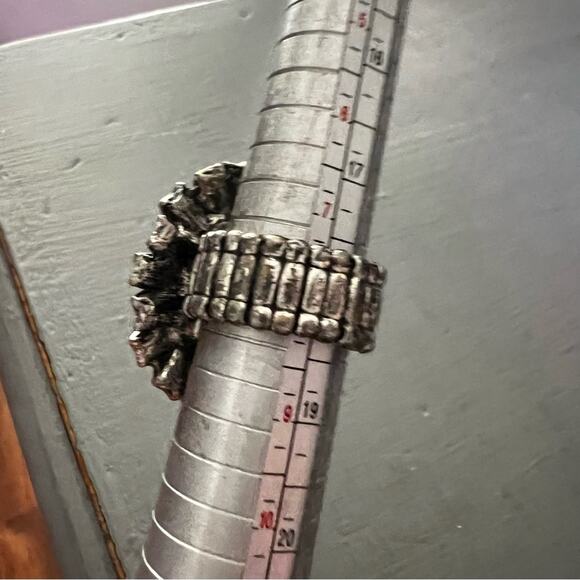 Bling Flower Statement Stretch Ring - Picture 5 of 5